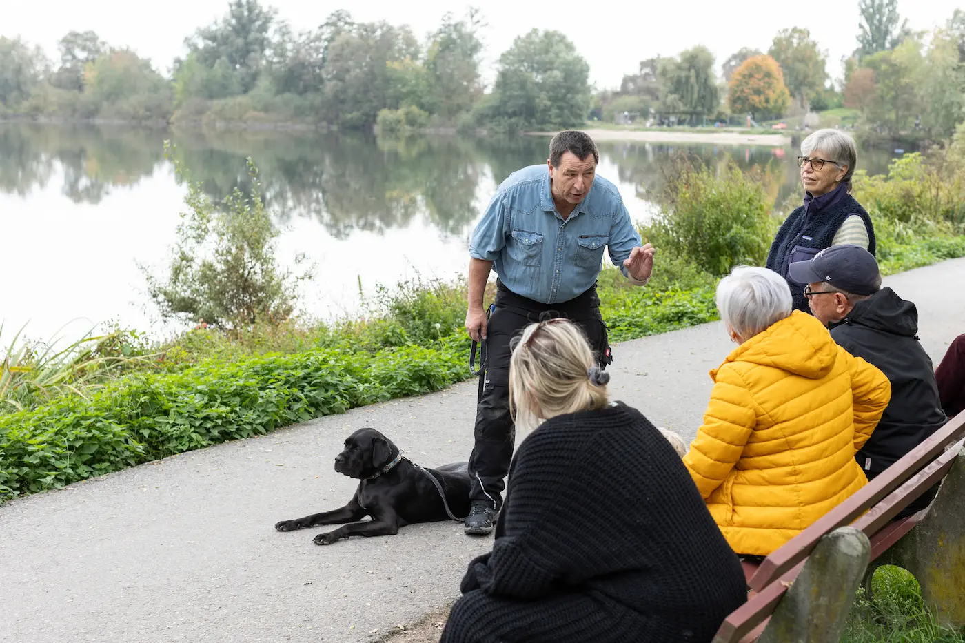 Persönliche Beratung von Thorsten Lapsit mit einer Hundehalterin